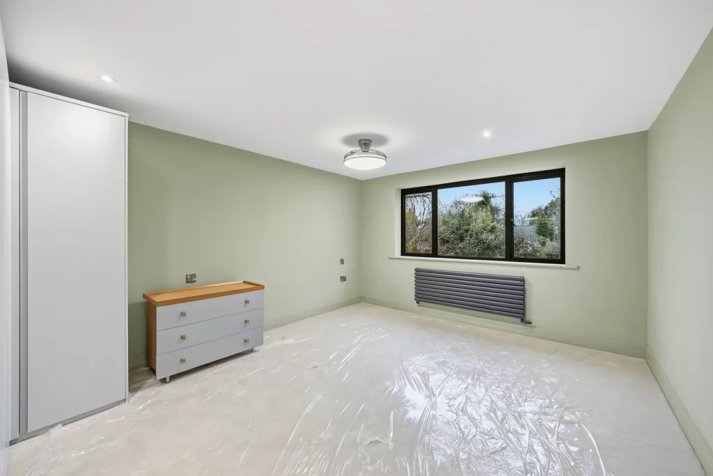 Minty House, Hale