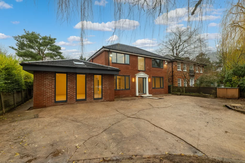 Minty House, Hale