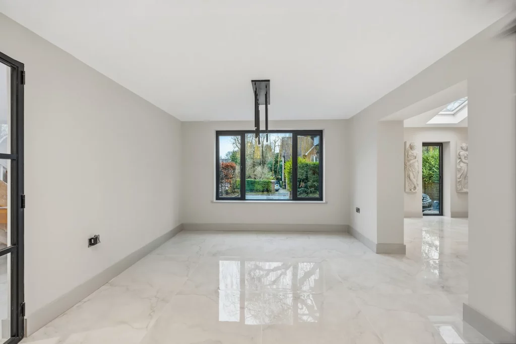 Minty House, Hale