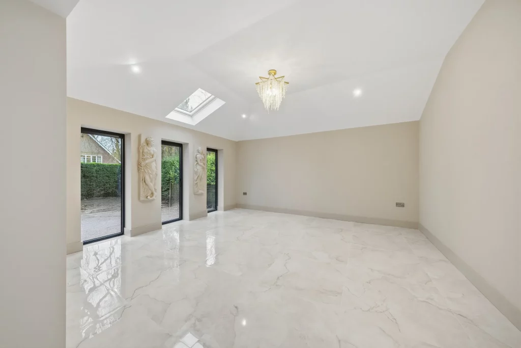 Minty House, Hale