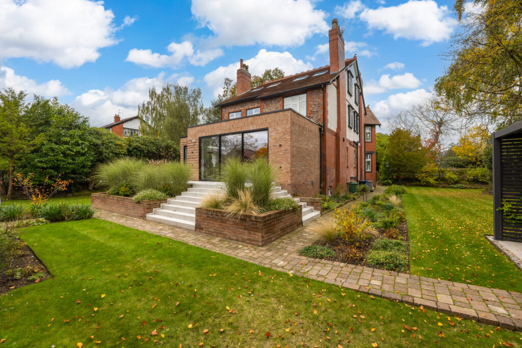 Warwick Road, Hale